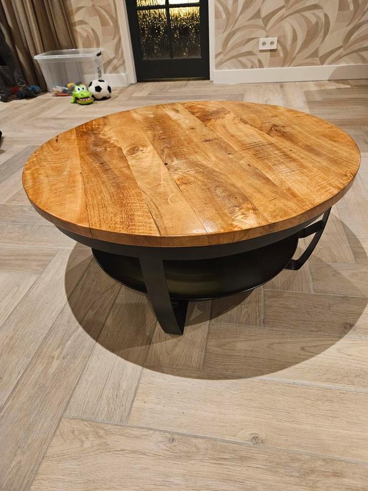 Mooie salontafel met houten blad en metalen frame, Huis en Inrichting, Tafels | Salontafels, Zo goed als nieuw, Minder dan 50 cm