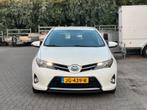 Toyota Auris 1.8 Full Hybrid 5DR CVT 2013 Wit, 74 €/maand, 1370 kg, 4 cilinders, Wit