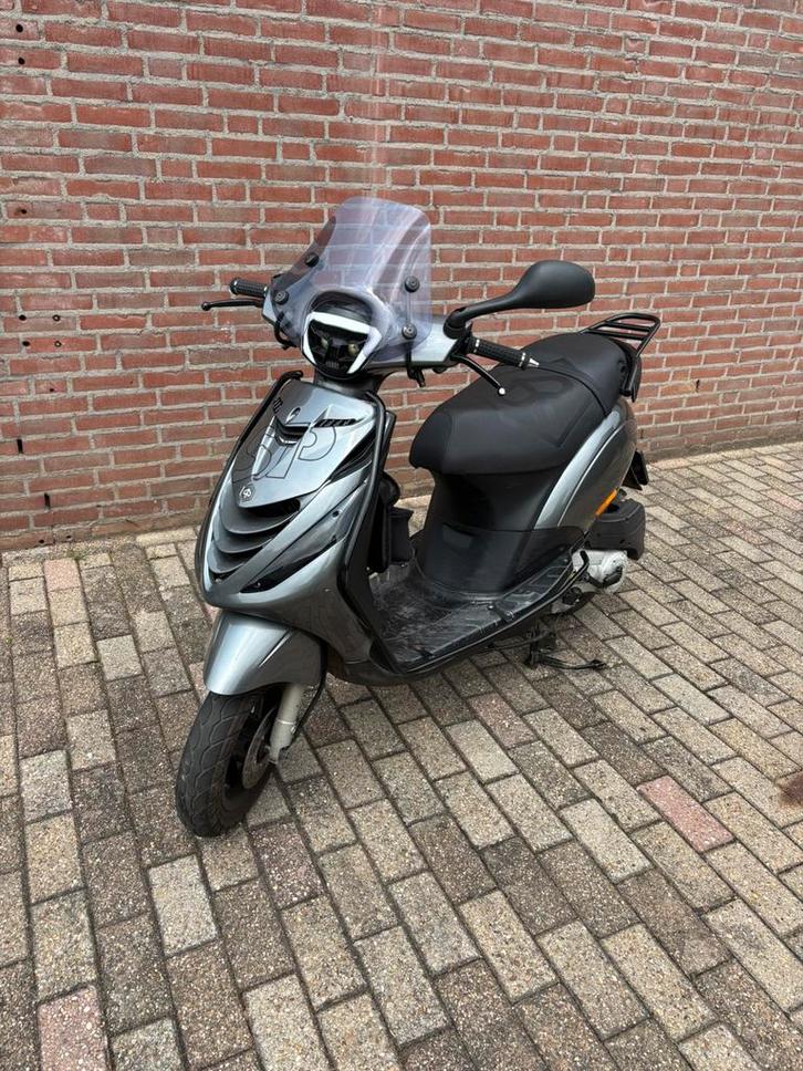 Piaggio zip brom 80cc, Fietsen en Brommers, Scooters | Piaggio, Zo goed als nieuw, Zip, Maximaal 45 km/u, Benzine, Ophalen