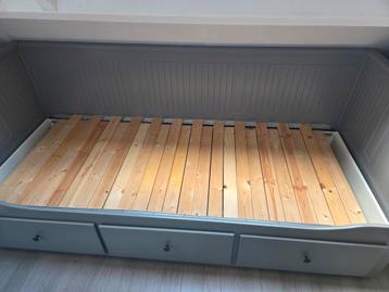 Grijs ikea bed hemnes beschikbaar voor biedingen