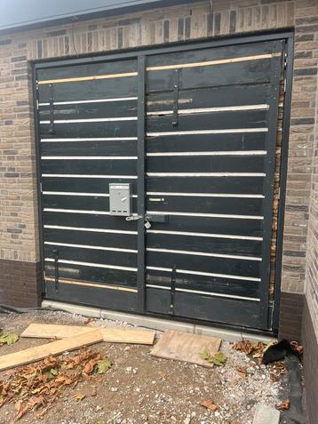 Garagedeuren poortdeuren 2x 120x190 beschikbaar voor biedingen