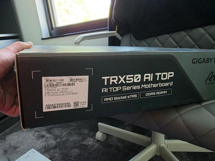 Gigabyte AI TOP TRX50 Motherboard, Computers en Software, Moederborden, Zo goed als nieuw, AMD, DDR5, Ophalen of Verzenden