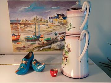 Antieke Rosekleurige Koffiepot met Vioolmotief beschikbaar voor biedingen