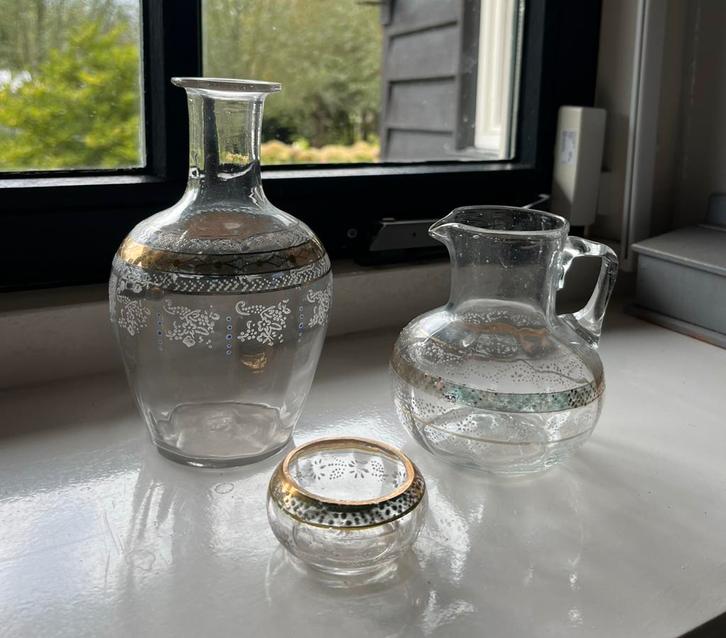 Set glazen karaf, kan en zoutvaatje met emaille versiering, Antiek en Kunst, Antiek | Glas en Kristal, Ophalen of Verzenden