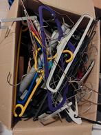 Verhuisdoos vol Klerenhangers gratis, Ophalen of Verzenden, Hout