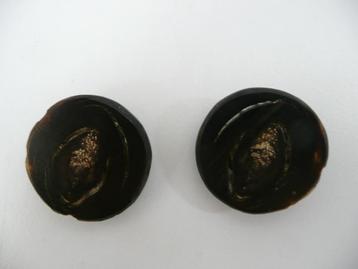 Oorbellen clips gemaakt van koehoorn beschikbaar voor biedingen