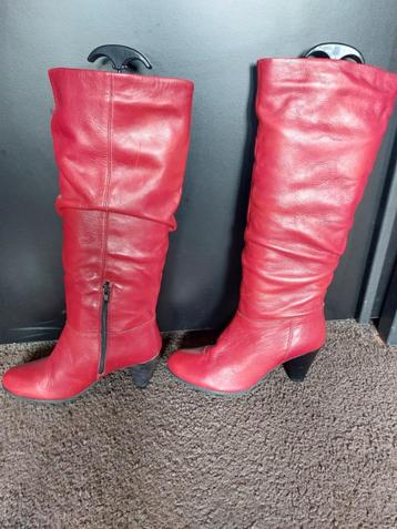 Prachtige lange dames Laarzen , kleur rood , maat 39 , nieuw