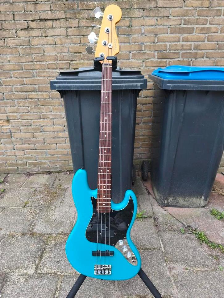 Fender American Pro II, Miami Blue., Muziek en Instrumenten, Snaarinstrumenten | Gitaren | Bas, Gebruikt, Ophalen