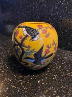 Vaasje vogeltjes, Geel, Aardewerk of Porselein, Nieuw, Ophalen of Verzenden