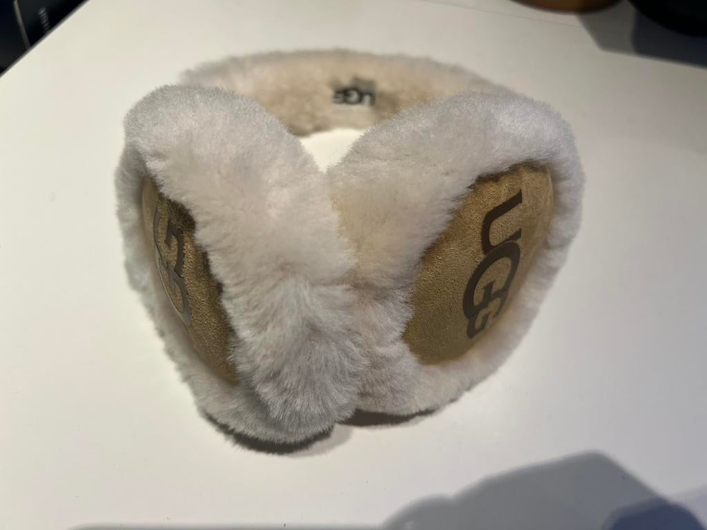 Ugg oorwarmer met koptelefoon, Beige, Ophalen of Verzenden, Zo goed als nieuw, 17 tot 18