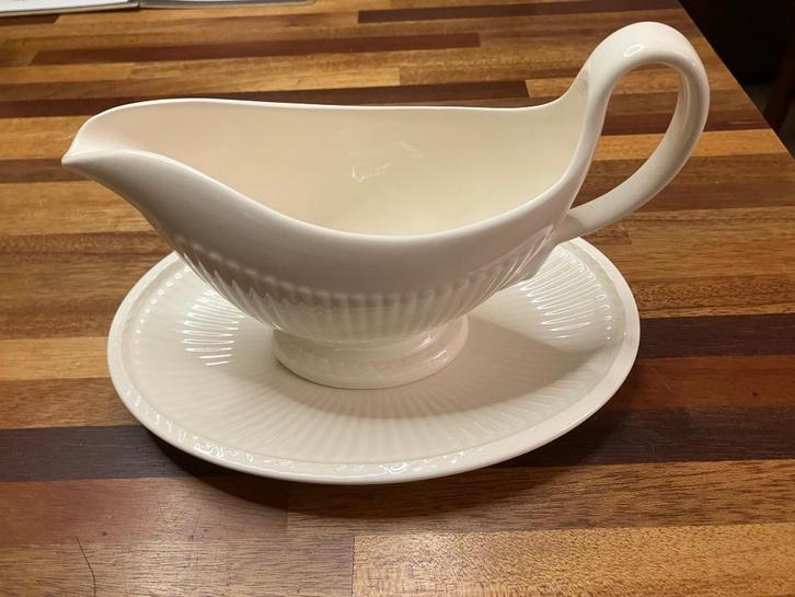 Wedgwood EDME   sauskom met onderschotel, Huis en Inrichting, Keuken | Servies, Zo goed als nieuw, Kom(men), Wedgwood, Aardewerk