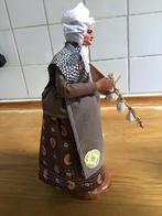 Oud Franse Klederdracht vrouwtje hand made  nieuw, Verzamelen, Beelden en Beeldjes, Ophalen of Verzenden, Nieuw, Mens