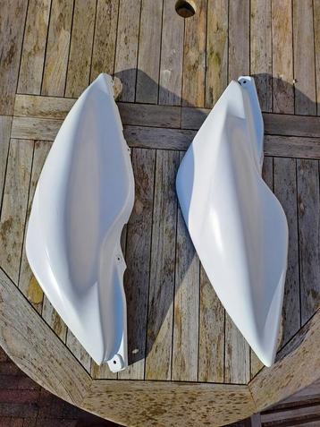 Zijkappen yamaha aerox oud model beschikbaar voor biedingen