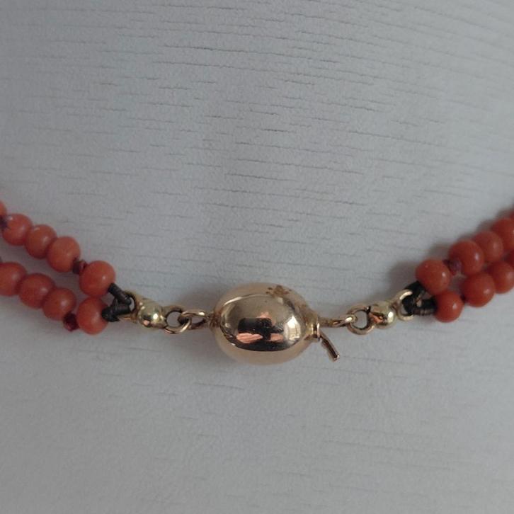 bloedkoraal.dubbelrijig collier 14 k ketting met gouden slot, Sieraden, Tassen en Uiterlijk, Antieke sieraden, Ketting, Goud, Met edelsteen