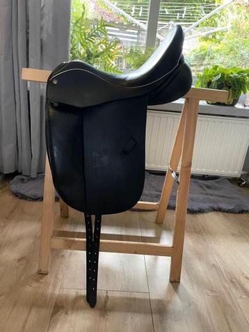 Zeer net Ideal Crown Dressuurzadel 17.5 inch beschikbaar voor biedingen