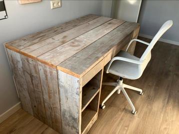 Bureau steigerhout beschikbaar voor biedingen