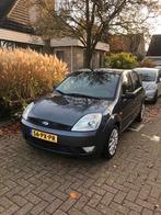 Ford Fiësta 1.3 8V 5DR 2005 Grijs, Auto's, Ford, 1299 cc, 4 cilinders, Origineel Nederlands, Handgeschakeld