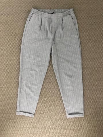 Grijze krijtstreep 3/4 pantalon maat L. beschikbaar voor biedingen
