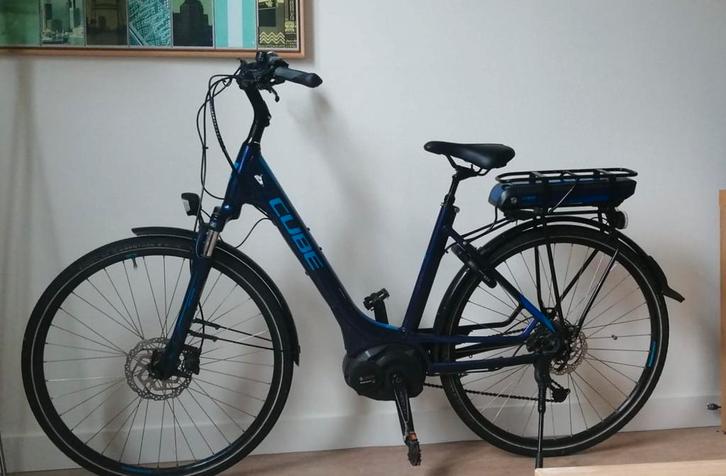 Cube electrische dames heren fiets, Fietsen en Brommers, Elektrische fietsen, Zo goed als nieuw, Cube, 51 tot 55 cm, 50 km per accu of meer