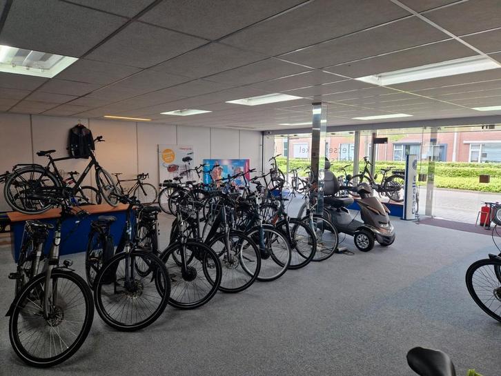 Van der Wel Rijwielhandel Oostburg, Fietsen en Brommers, Elektrische fietsen, Zo goed als nieuw, Overige merken, 50 km per accu of meer