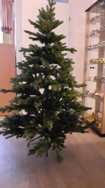 Kunstkerstboom  beschikbaar voor biedingen