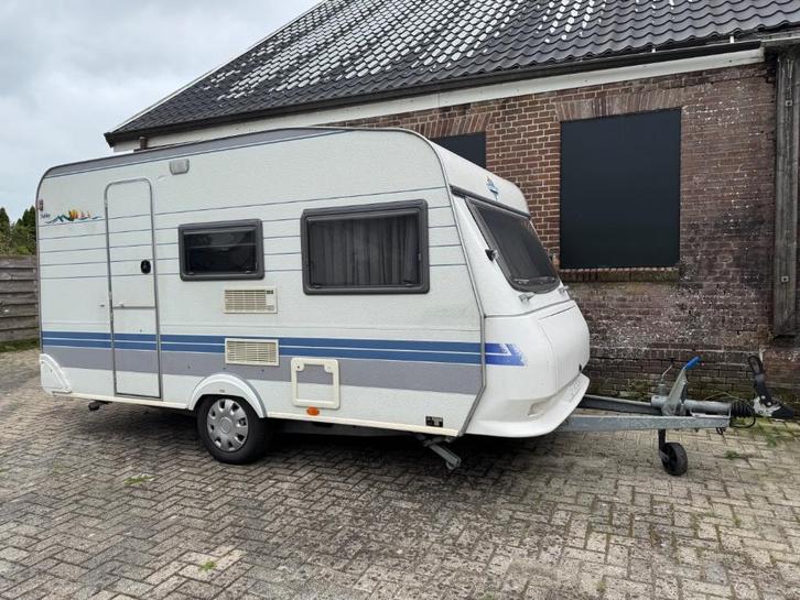 Hobby De Luxe met stapelbed + voortent + luifel, Caravans en Kamperen, Caravans, Particulier, tot en met 4, 750 - 1000 kg, Standaardzit