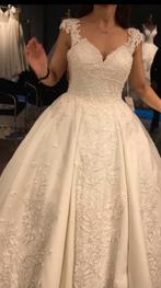 Prachtige elegante  trouwjurk in zeer goede staat maat S, Ophalen of Verzenden, Zo goed als nieuw, Wit, Trouwjurk
