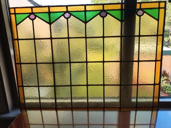 Paneel met geel (licht en donker) groen en paars (2.5), Antiek en Kunst, Antiek | Glas en Kristal, Ophalen