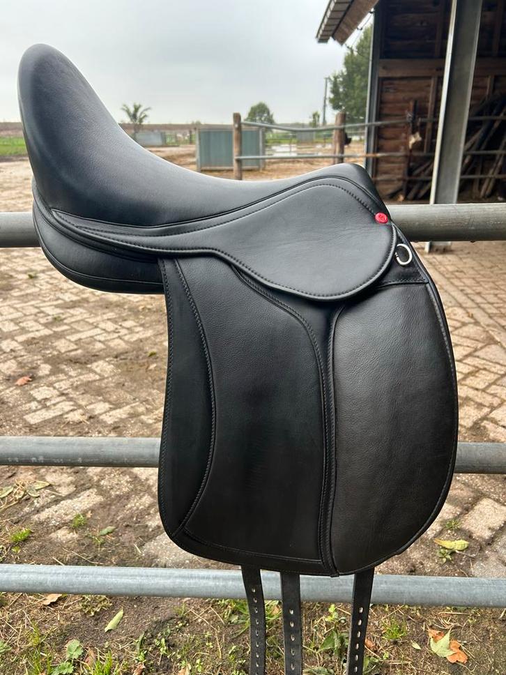 Edix Tudor 17,5 inch zwart ZGAN, Dieren en Toebehoren, Paarden en Pony's | Zadels, Zo goed als nieuw, Dressuur, Ophalen