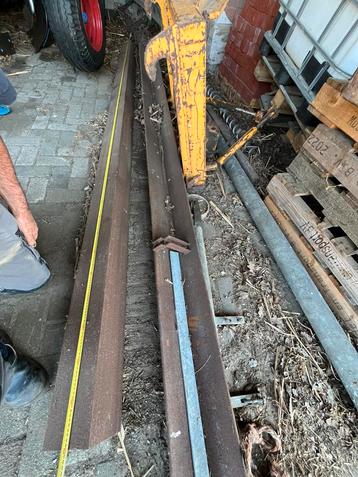 Stalen L profielen beschikbaar voor biedingen