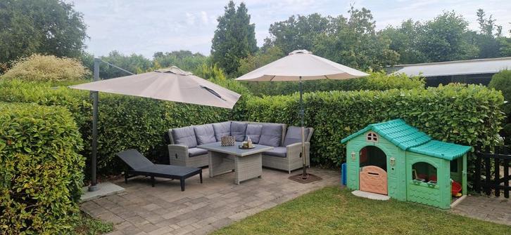 TE HUUR chalet op capfun camping de bongerd., Caravans en Kamperen, Caravans, Particulier, Rondzit, Airco, Douche, Koelkast, Magnetron