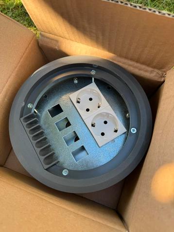 Ocs vloerdoos 2x230v en 4x data beschikbaar voor biedingen