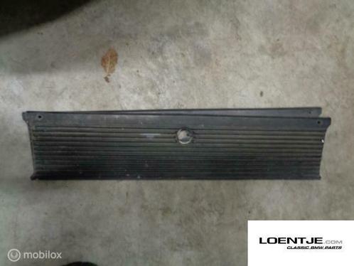 plaat tussen de achterlichten BMW e21 315 316 318 320 323i, Auto-onderdelen, Carrosserie en Plaatwerk, BMW, Gebruikt, Ophalen of Verzenden