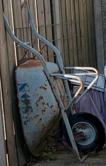 Kruiwagen beschikbaar voor biedingen