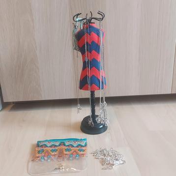 Mystery Jewelry met sieradenopberger beschikbaar voor biedingen