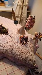 KANTKUSSENTJE VINTAGE VOOR HOEDENSPELDEN OF MOOISTE BROCHES, Antiek en Kunst, Verzenden