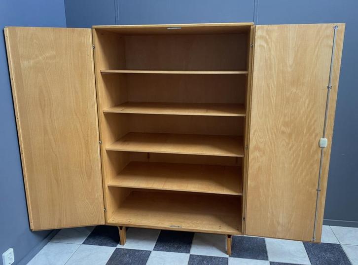 1971 leg kleding KAST met 4 planken František Mezulánik, Huis en Inrichting, Kasten | Kledingkasten, Gebruikt, 150 tot 200 cm