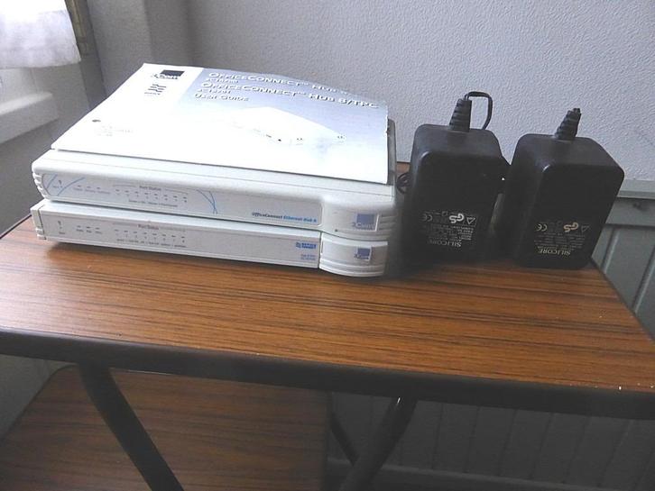 3COM OfficeConnect Ethernet Hub 8 - 2 stuks - in goede staat, Computers en Software, Netwerk switches, Zo goed als nieuw, Ophalen of Verzenden