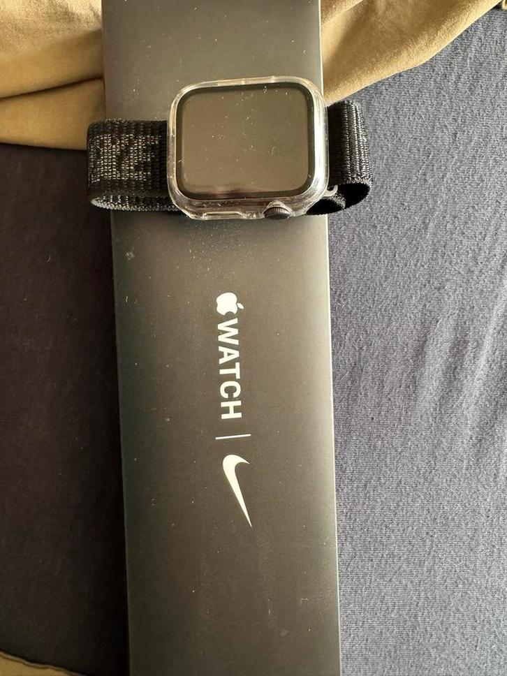 Apple watch SE, Sieraden, Tassen en Uiterlijk, Smartwatches, Zo goed als nieuw, iOS, Zwart, Ophalen of Verzenden