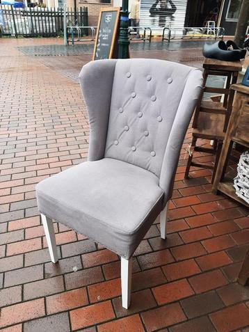 Landelijke set van 4 grijze gecapitonneerde stoelen ring beschikbaar voor biedingen