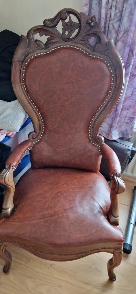Antieke fauteuil met lederen bekleding, Ophalen
