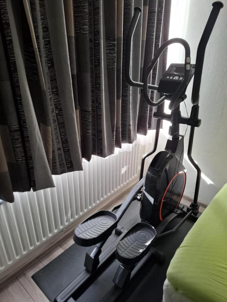 Focus Fitness - Fox 4 iPlus - Crosstrainer, Sport en Fitness, Fitnessapparatuur, Zo goed als nieuw, Crosstrainer, Armen, Benen