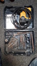 DeWalt 710 Watt hamerboormachine incl kapwerk in betton, Ophalen