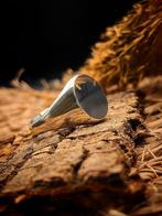 Handgemaakte ovale zilveren zegelring, 19 tot 20, Ophalen of Verzenden, Zo goed als nieuw, Dame of Heer