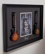 Slash Guns 'N Roses twee miniatuur gitaren op lijst wanddeco, Verzamelen, Muziek, Artiesten en Beroemdheden, Info@deconoord.nl