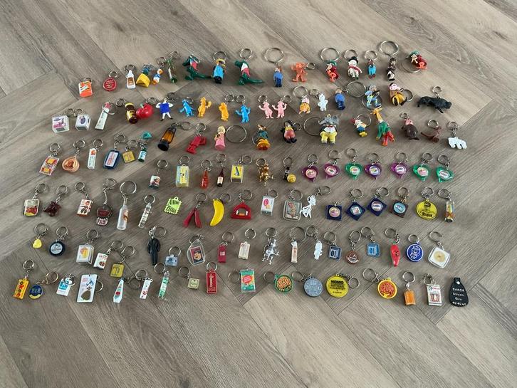 Grote verzameling (120 st) vintage sleutelhangers (wd-30), Verzamelen, Sleutelhangers, Gebruikt, Overige typen, Ophalen of Verzenden