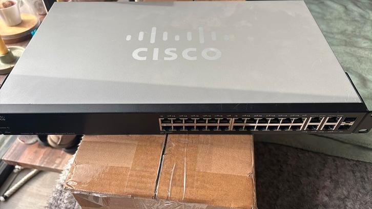 Cisco SG300-28 managed, Computers en Software, Netwerk switches, Gebruikt, Ophalen of Verzenden