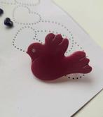 Broche vogel. Rood met glinster oogje., Ophalen of Verzenden, Zo goed als nieuw, Rood, Overige materialen