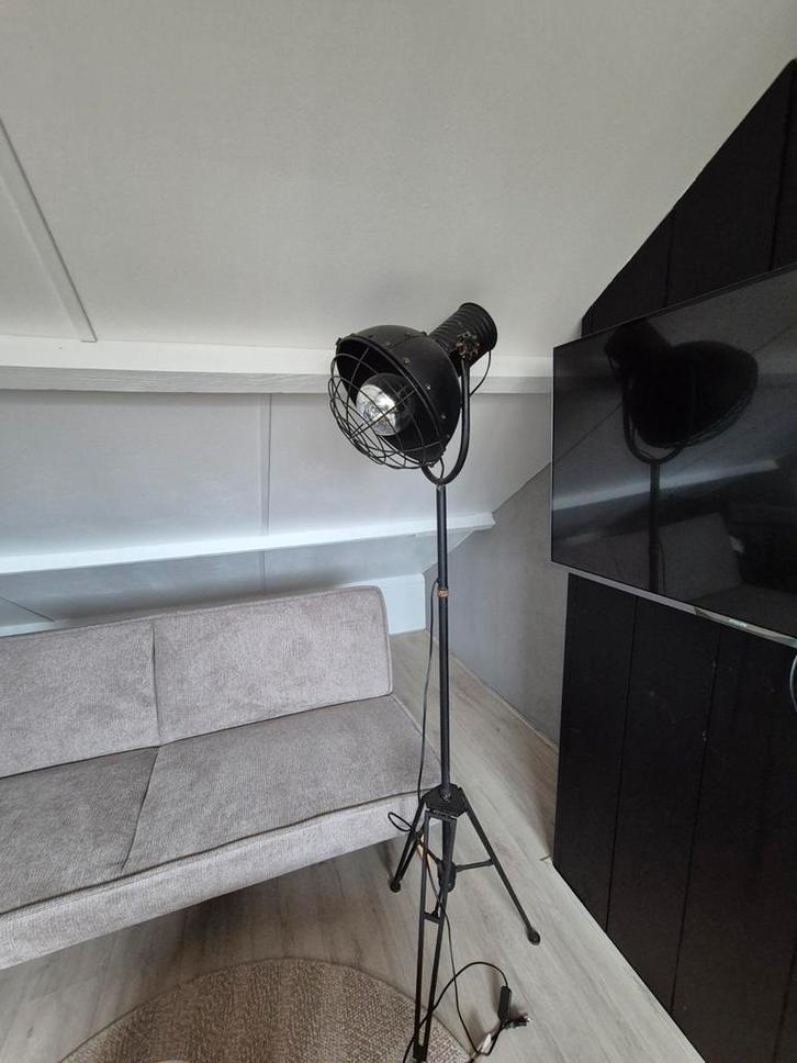Stoere Vloerlamp - Industrieel Design, Huis en Inrichting, Lampen | Vloerlampen, Gebruikt, 150 tot 200 cm, Metaal, Ophalen