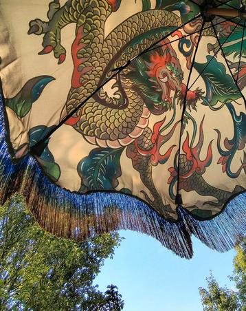 HK Living parasol met Asian drakenprint. Nieuw in doos. beschikbaar voor biedingen